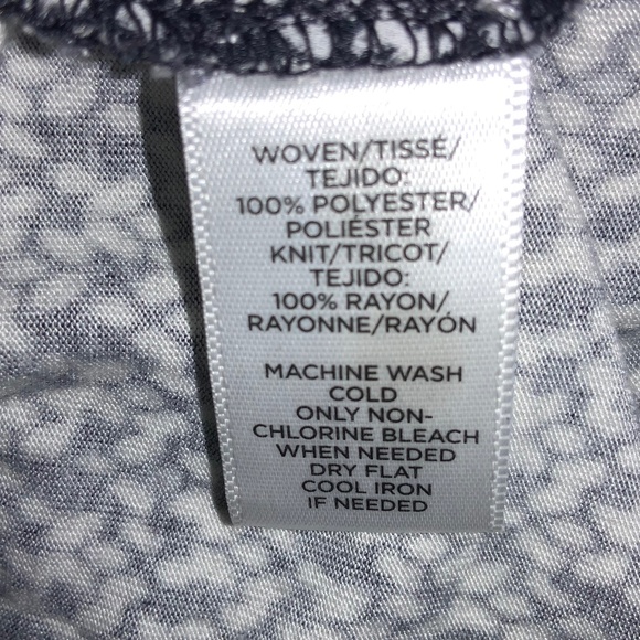 Loft sleeveless geometric patterned blouse Sz XSP collar chest pockets - Picture 4 of 5